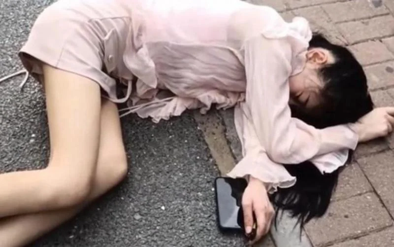 Nữ Sinh Xinh Đẹp Say Rượu Full